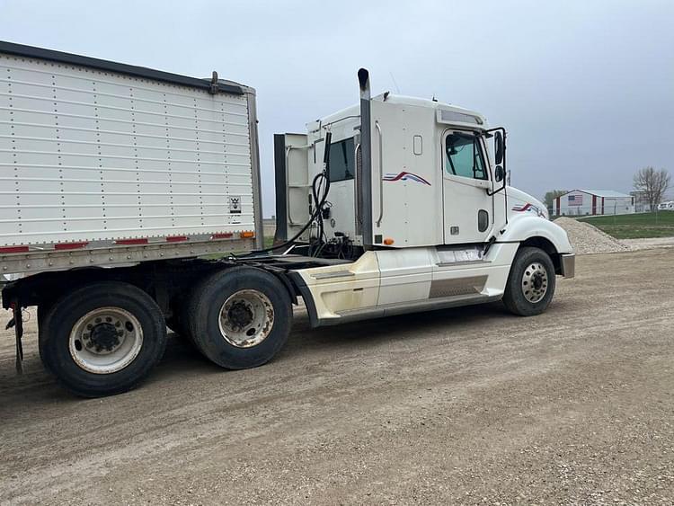 Main image Freightliner Columbia 10