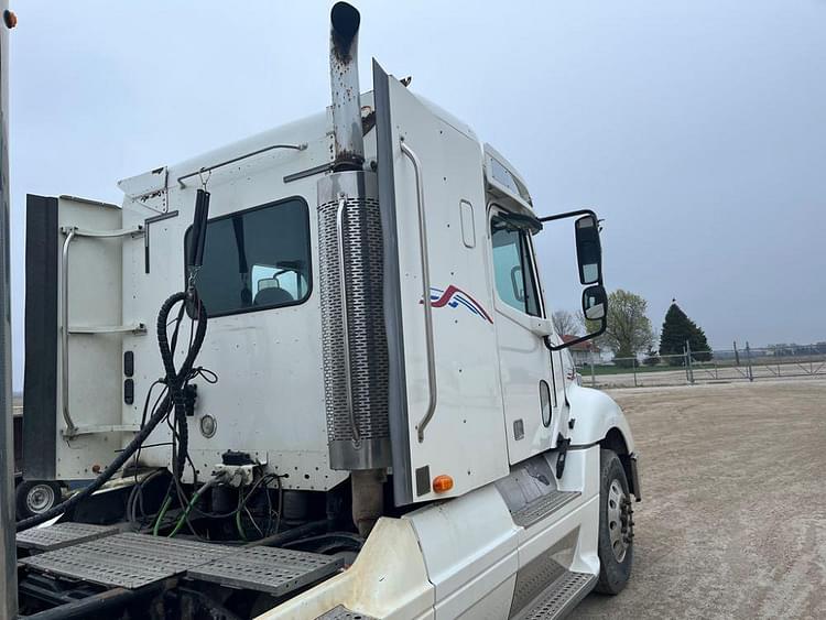 Main image Freightliner Columbia 12