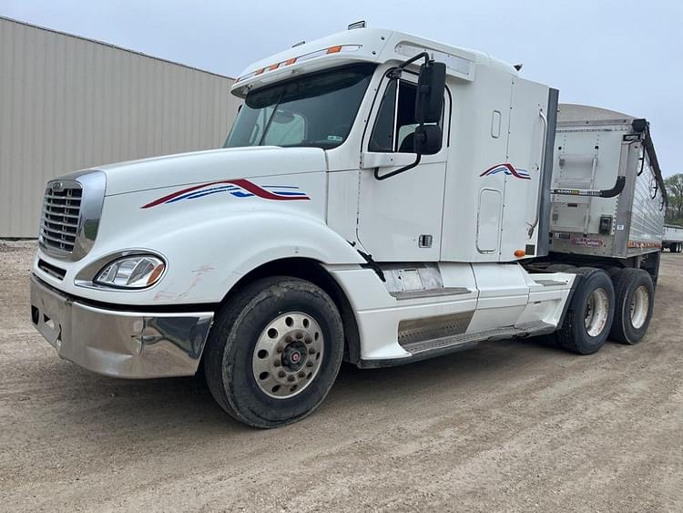 Main image Freightliner Columbia 21