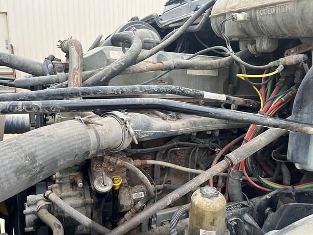Thumbnail image Freightliner Columbia 22