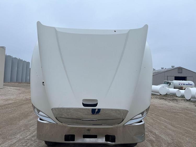 Main image Freightliner Columbia 32