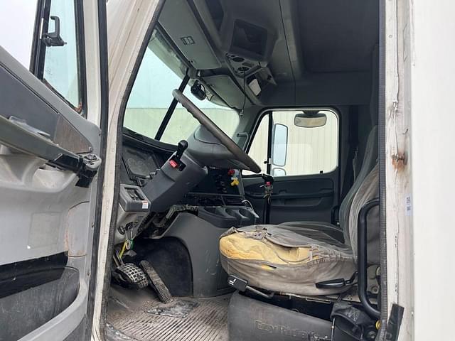 Thumbnail image Freightliner Columbia 45