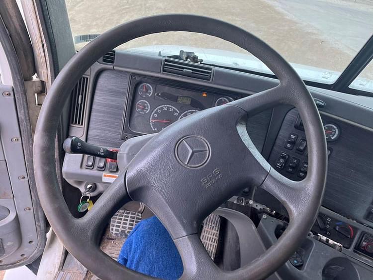 Main image Freightliner Columbia 51