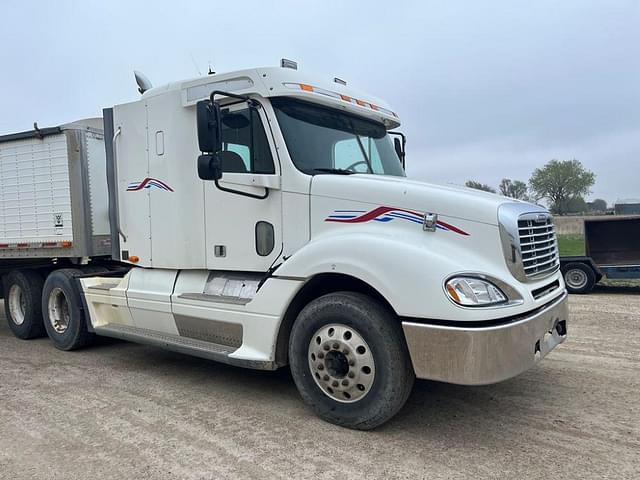 Thumbnail image Freightliner Columbia 5