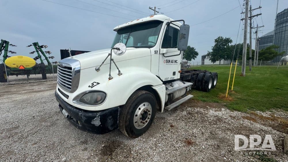 Image of Freightliner Columbia Primary image