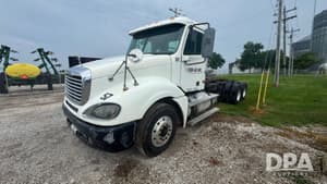 2004 Freightliner Columbia Image