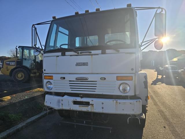 Image of Freightliner FC80 equipment image 1