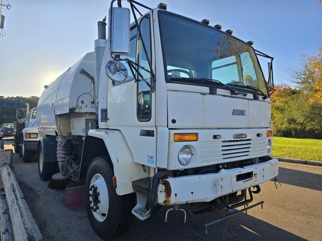 Image of Freightliner FC80 equipment image 2