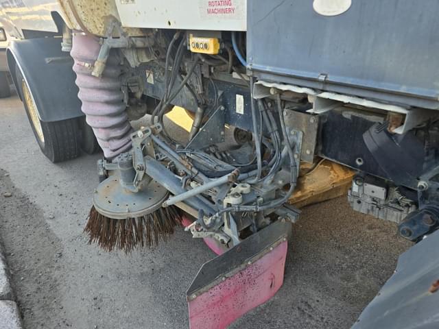 Image of Freightliner FC80 equipment image 4