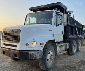 2004 Freightliner FL112 Image