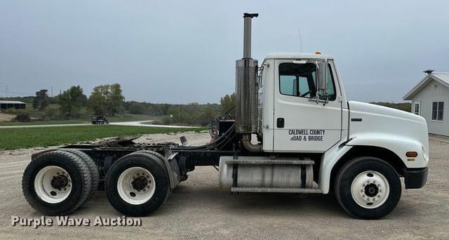 Image of Freightliner FL112 equipment image 3