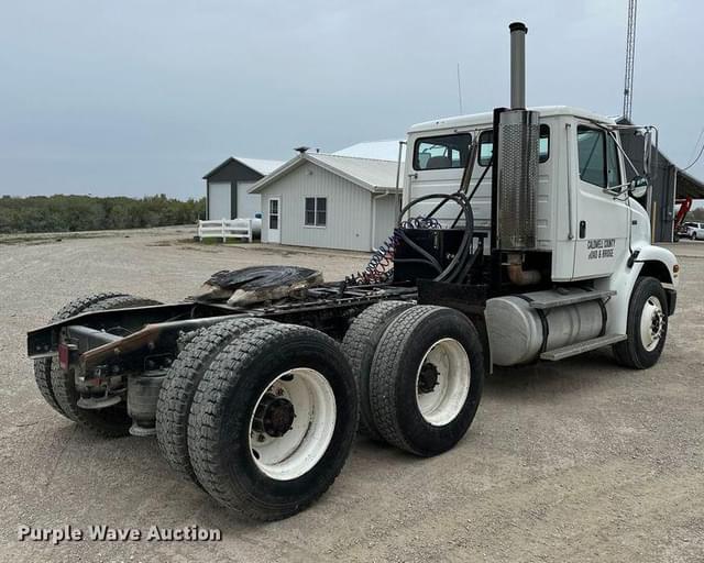 Image of Freightliner FL112 equipment image 4