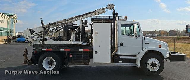 Image of Freightliner FL70 equipment image 3