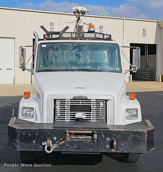 Image of Freightliner FL70 equipment image 1