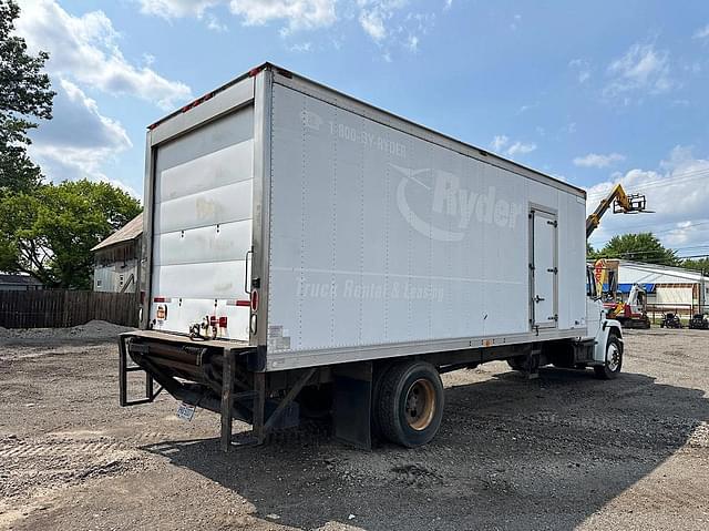 Image of Freightliner FL70 equipment image 4