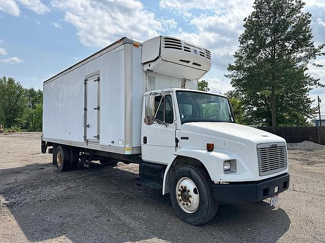Image of Freightliner FL70 equipment image 2