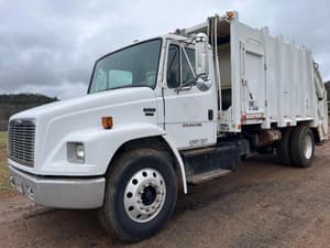 2004 Freightliner FL70 Image