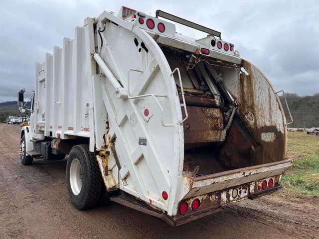 Image of Freightliner FL70 equipment image 2