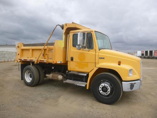 Image of Freightliner FL70 equipment image 1