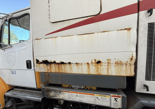 Image of Freightliner FL80 equipment image 2