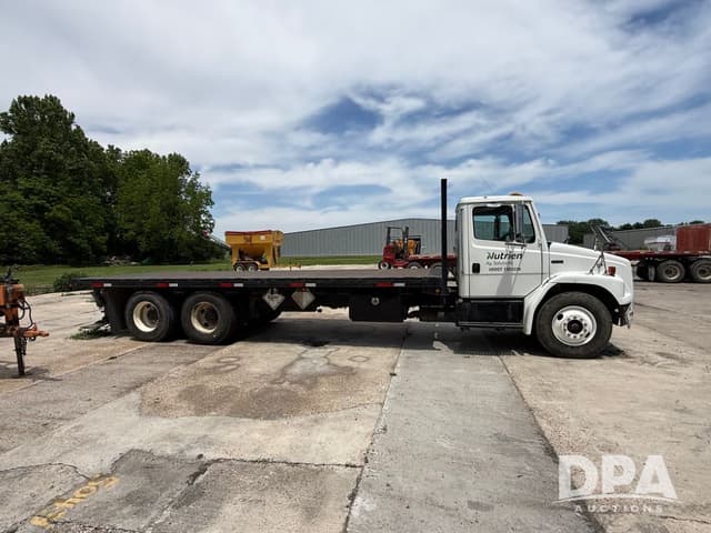 Image of Freightliner FL80 equipment image 1