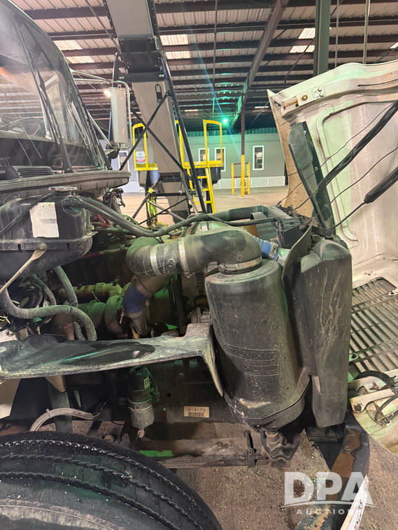Image of Freightliner FL80 equipment image 4