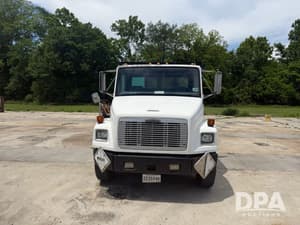 2004 Freightliner FL80 Image