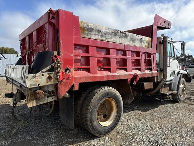 Image of Freightliner FL80 equipment image 4