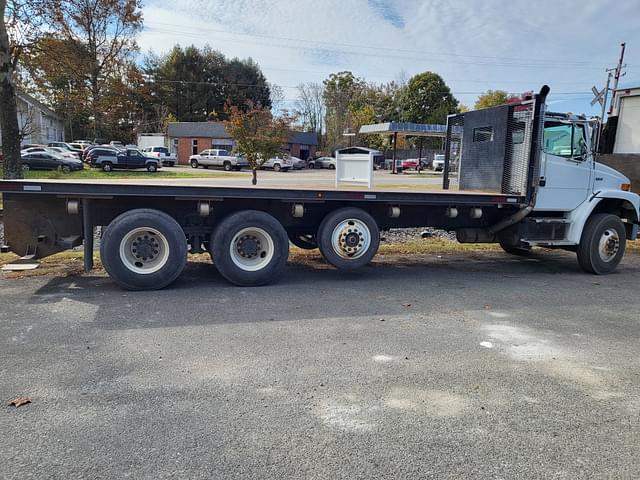 Image of Freightliner FL80 equipment image 2