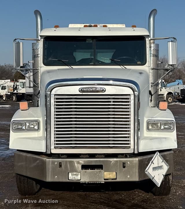 Image of Freightliner FLD112 equipment image 1