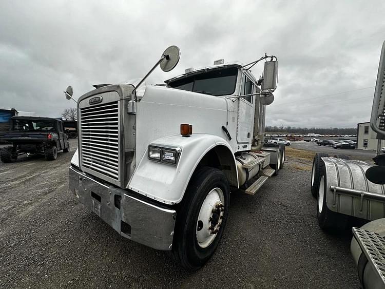 2004 Freightliner FLD120 Equipment Image0