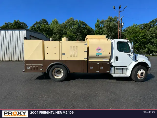Image of Freightliner M2 106 equipment image 3