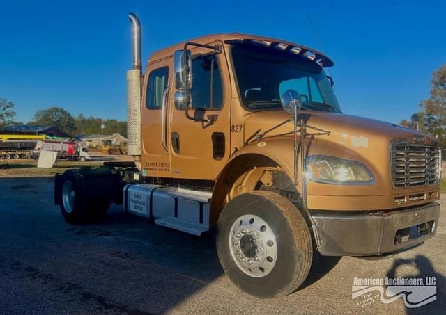 Image of Freightliner M2 106 equipment image 1