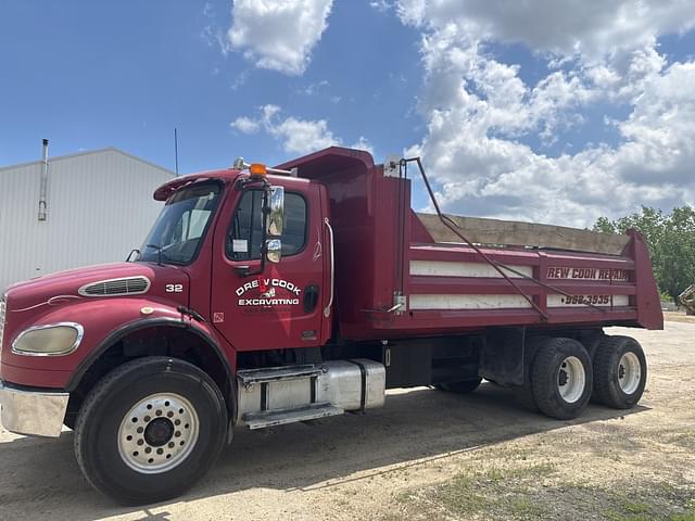 Image of Freightliner M2 106 equipment image 1