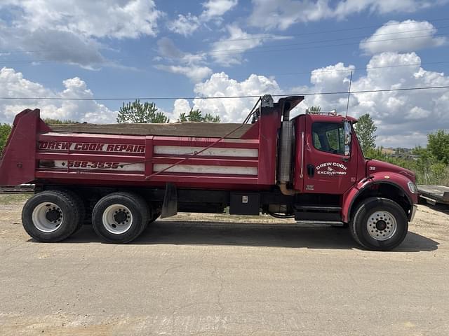 Image of Freightliner M2 106 equipment image 3
