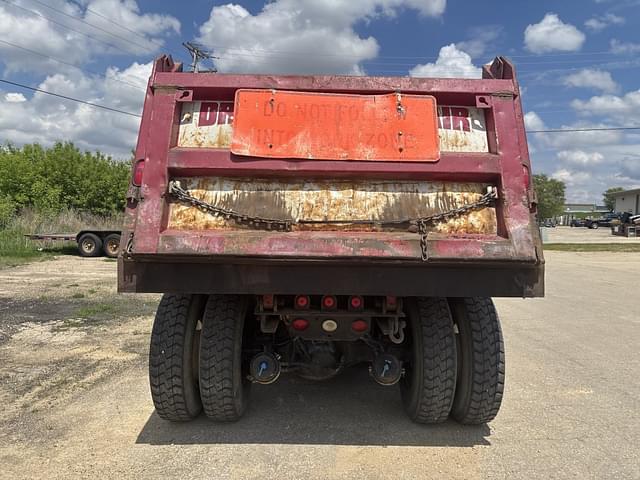 Image of Freightliner M2 106 equipment image 2
