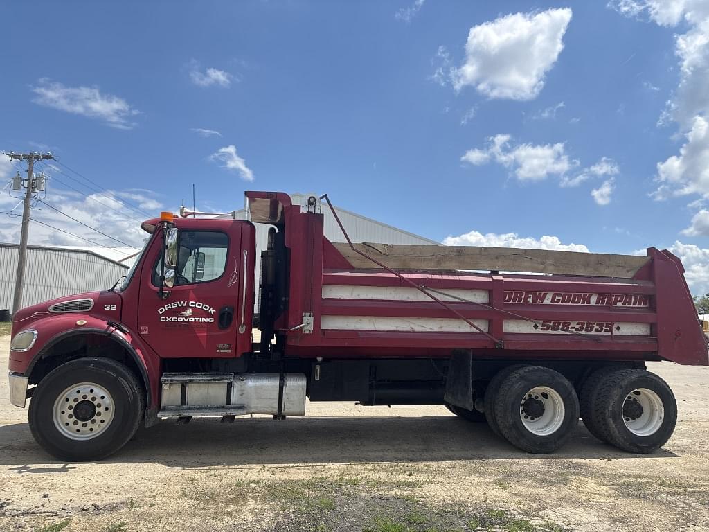 Image of Freightliner M2 106 Primary image
