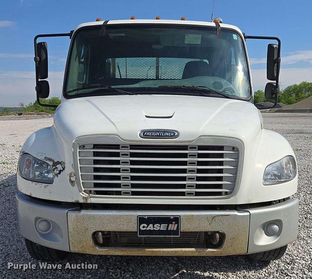 Image of Freightliner M2 106 equipment image 1