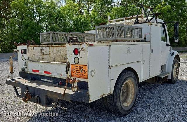 Image of Freightliner M2 106 equipment image 4