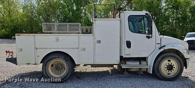 Image of Freightliner M2 106 equipment image 3