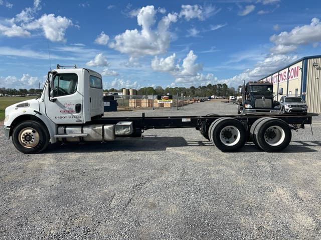 Image of Freightliner M2 112 equipment image 1