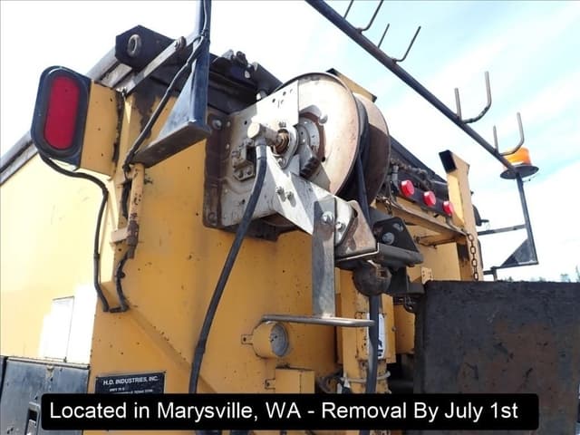 Image of Freightliner M2 equipment image 4