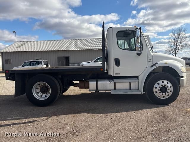 Image of Freightliner M2 equipment image 3