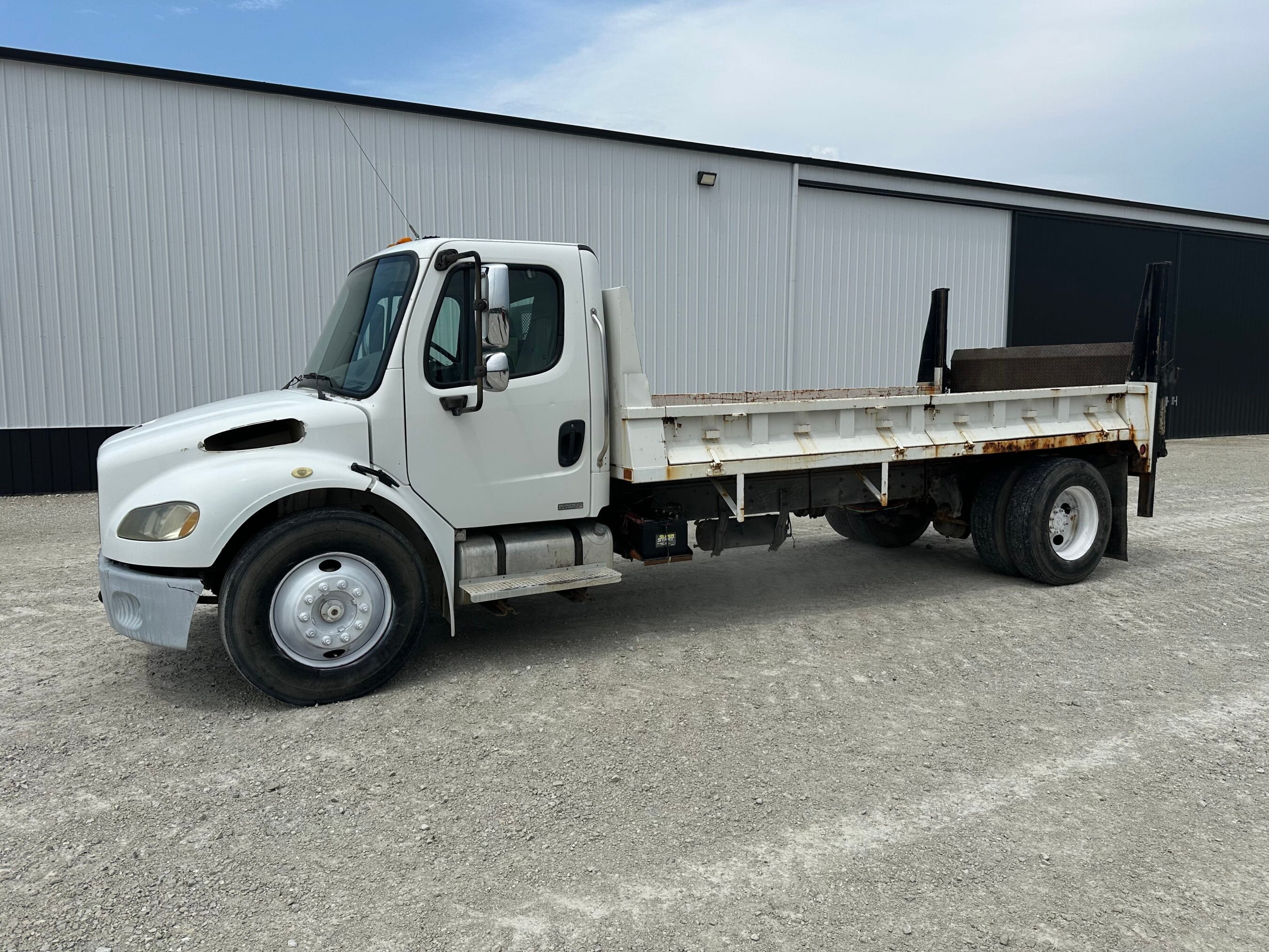2004 Freightliner M2 Equipment Image0