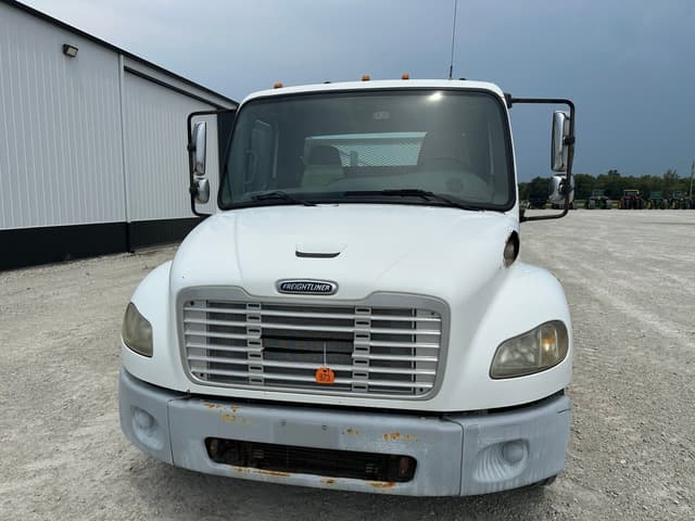 Image of Freightliner M2 equipment image 2