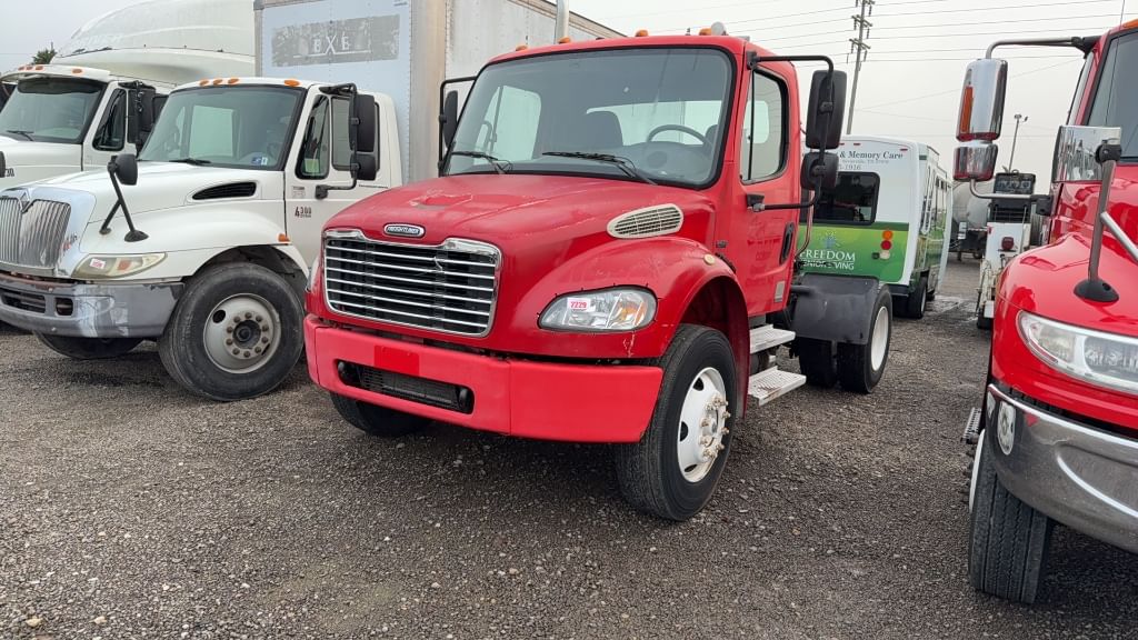 2004 Freightliner M2 Equipment Image0