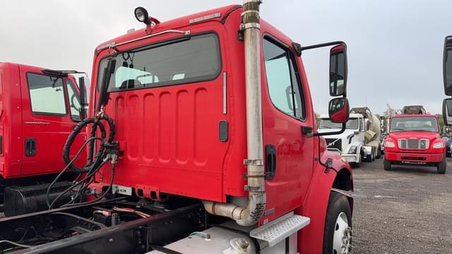 Image of Freightliner M2 equipment image 4