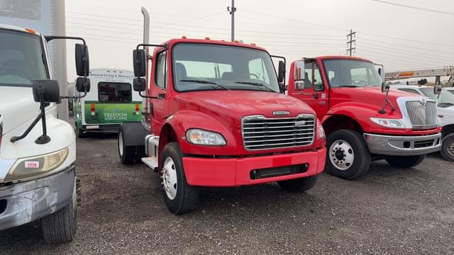 Image of Freightliner M2 equipment image 2
