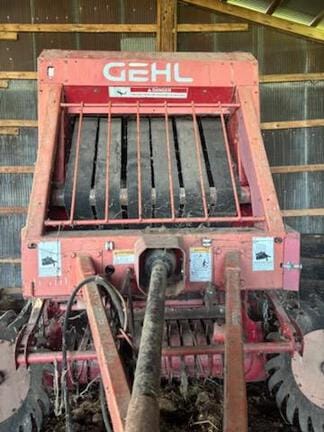 2004 Gehl 2480 Equipment Image0