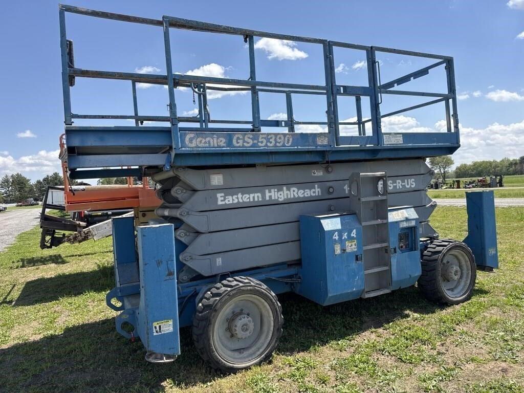 2004 Genie GS-5390 Equipment Image0